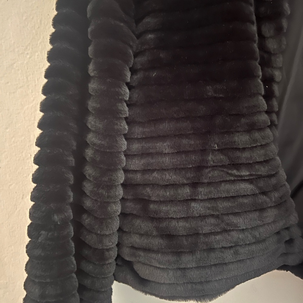 Betsey Johnson Black Faux Fur Teddy Jacket - Picture 2 of 3